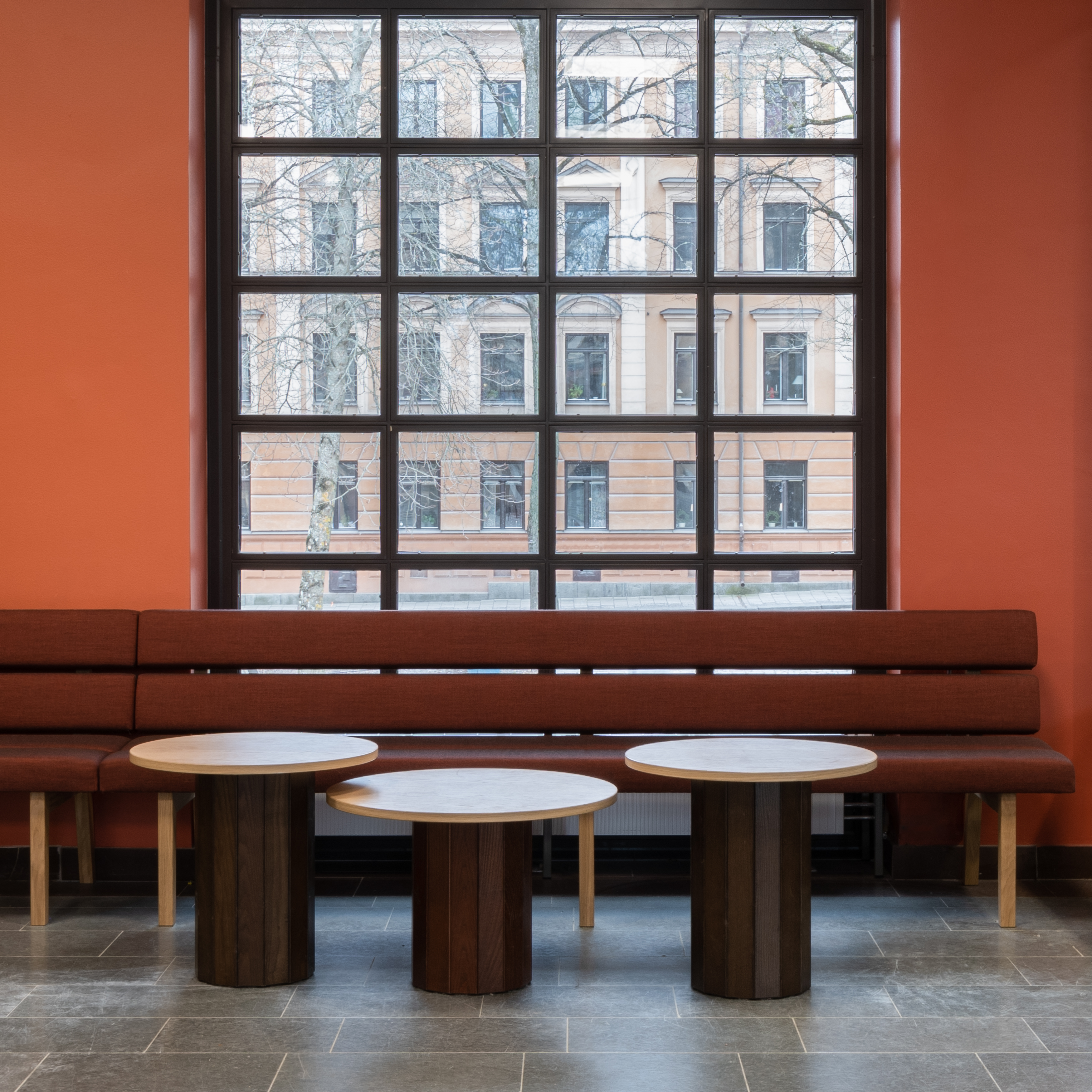 Cap table Kamon Dinner sofa Karl Andersson Söner