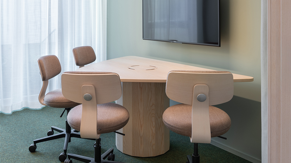 Länsförsäkringar Växjö Cap mötesbord Colo Chair fällbar stol Kanecct stapelbart bord Karl Andersson Söner