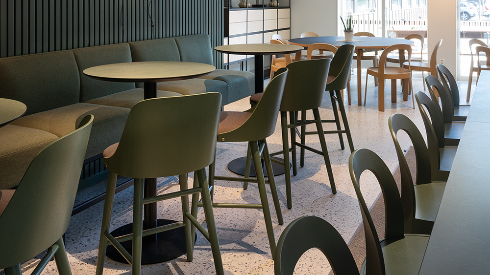 Båstad Kommun pall Sander Bar Shell pelarbord Cap speciallaminat Karl Andersson Söner